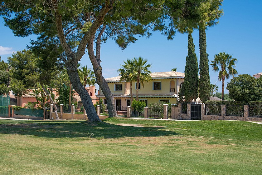 Luxury Villa - first line golf - Perla Investments