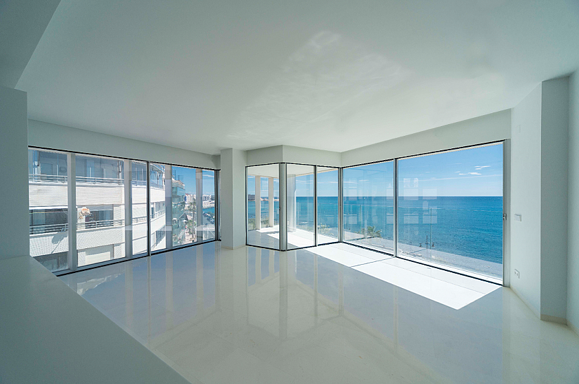 A unique apartment at first line beach - Perla Investments
