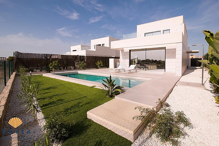 Spacious high-quality Villa in Los Montesinos