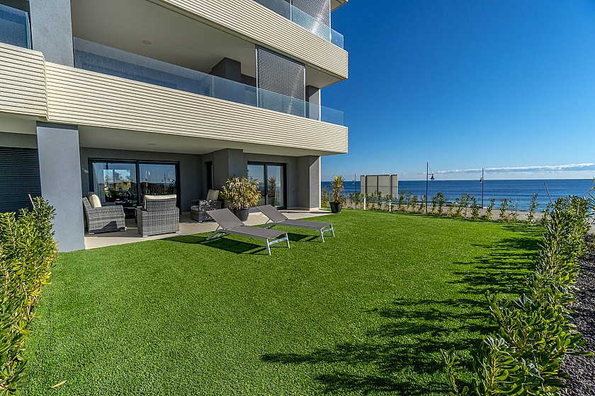 Ground floor Apartment at first line beach - Perla Investments