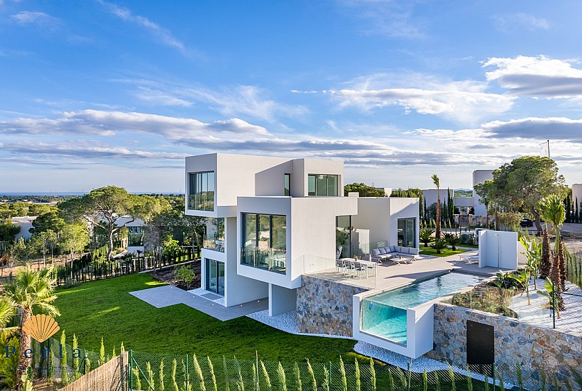 Modern luxury villa in Las Colinas - Perla Investments