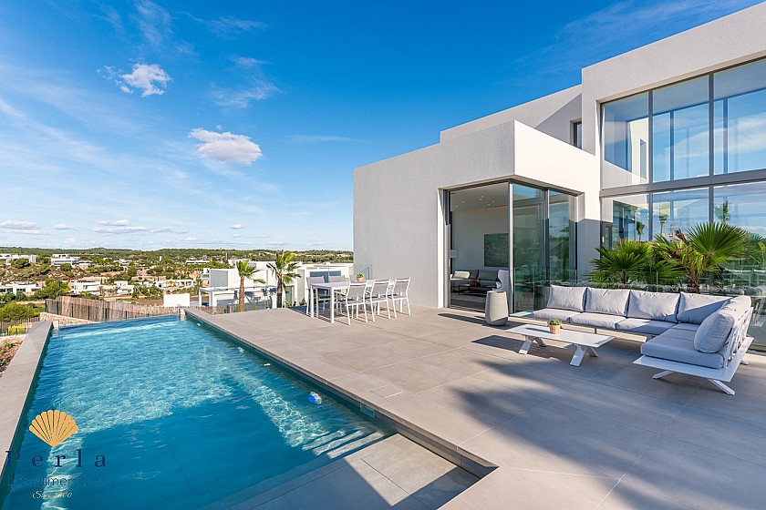 Modern luxury villa in Las Colinas