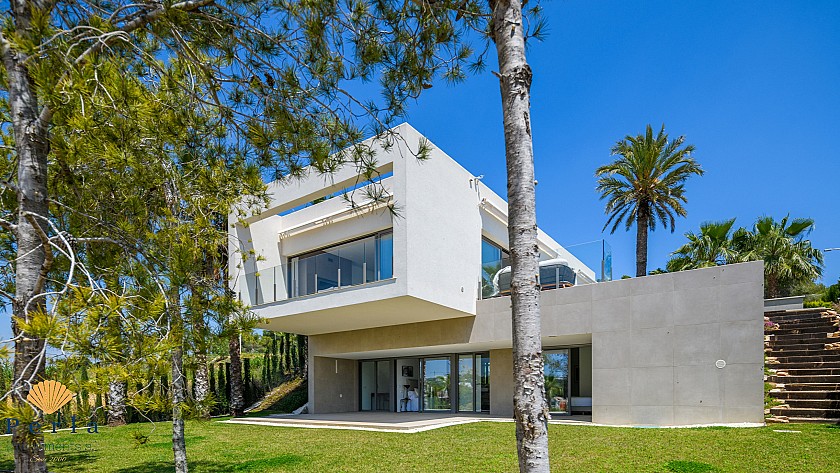 Chalet de lujo en Las Colinas con un gran jardín