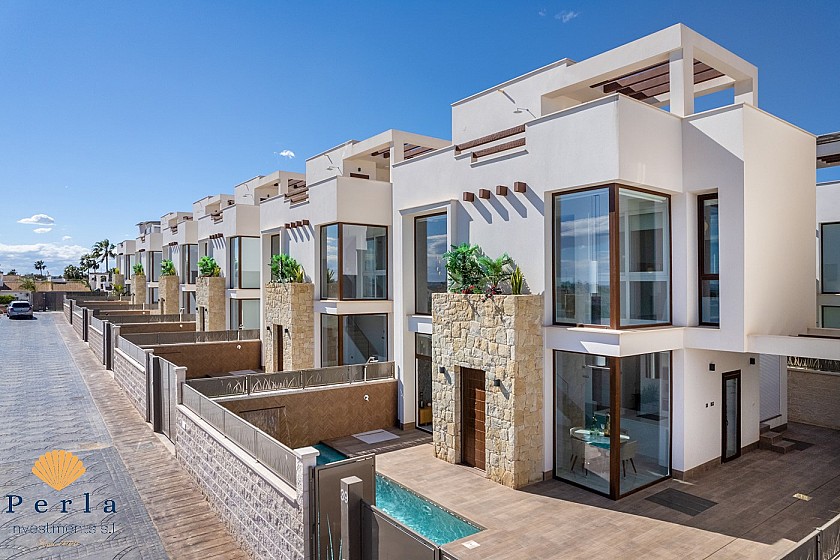 Preciosa villa con grandes vistas - Perla Investments