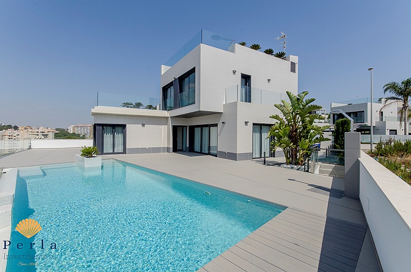 Spectacular villa with magnificent views