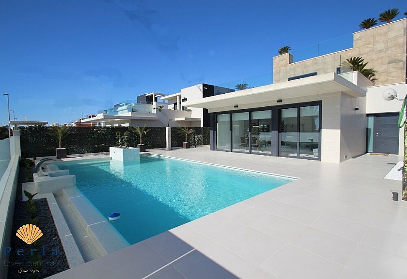 Bright and beautiful villa in Campoamor