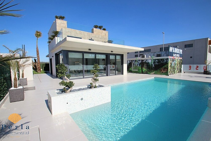 Bright and beautiful villa in Campoamor - Perla Investments