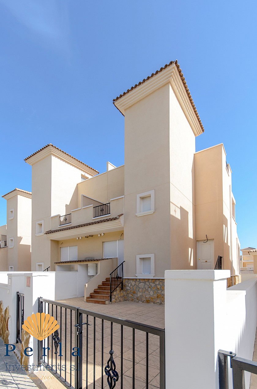 Well located semi-detached villa in San Miguel