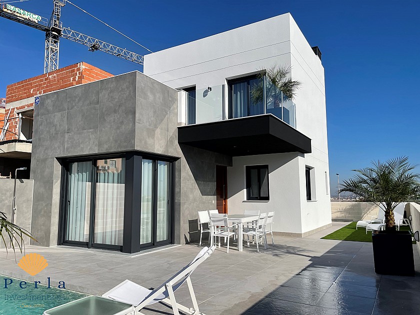 Villa at a great location - Perla Investments