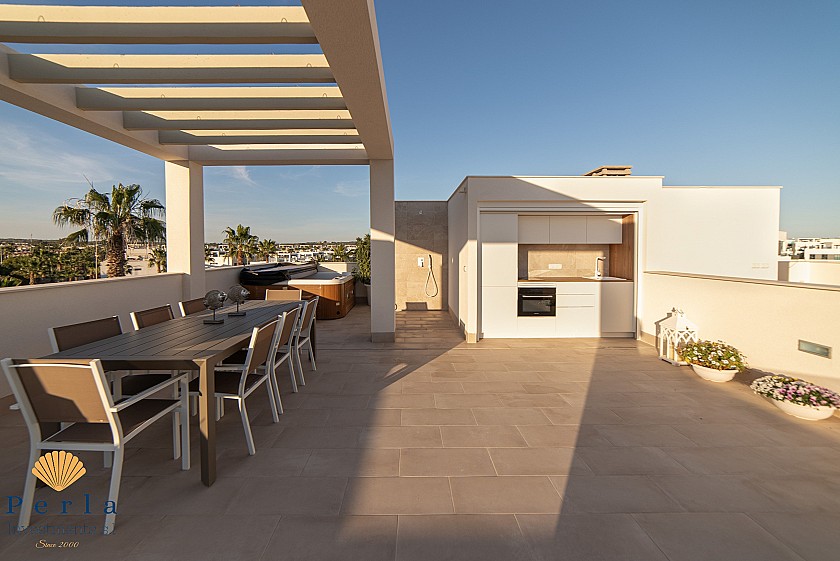 Wonderful penthouse apartments with magnificent views - Perla Investments
