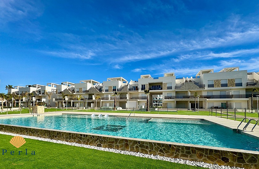 Beautiful 3 bedroom apartment with a private garden