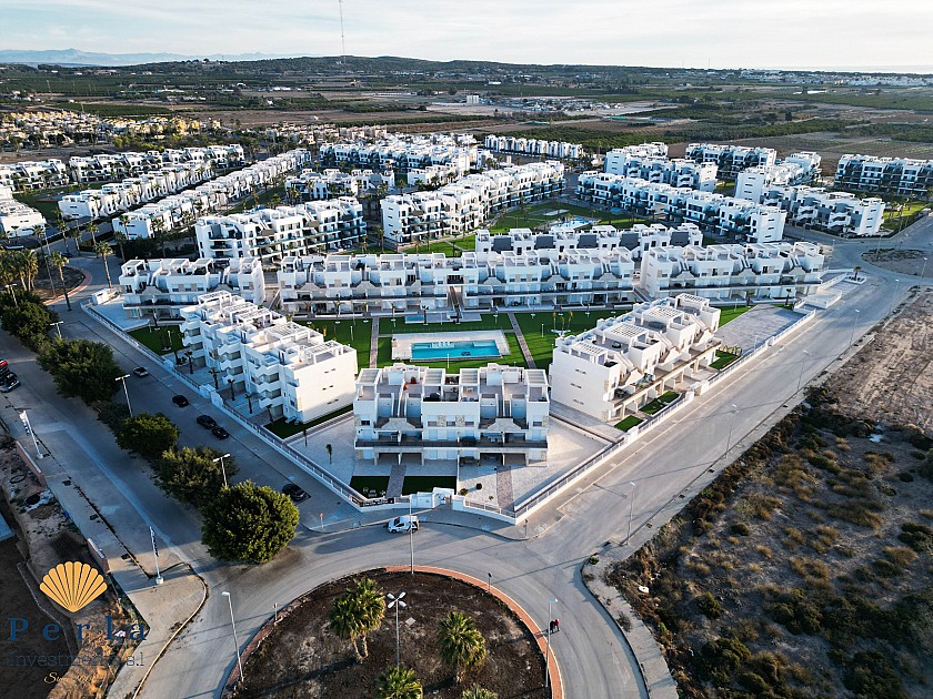 Beautiful 3 bedroom apartment with a private garden - Perla Investments