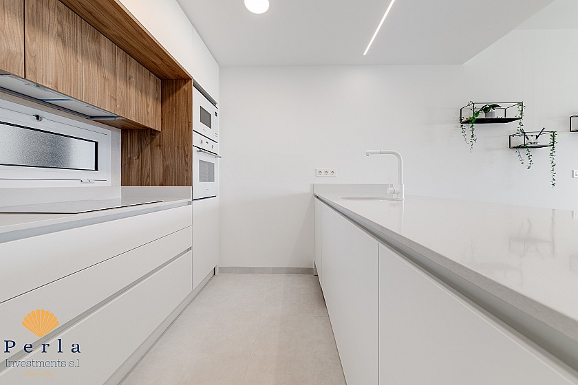Beautiful 3 bedroom apartment with a private garden
