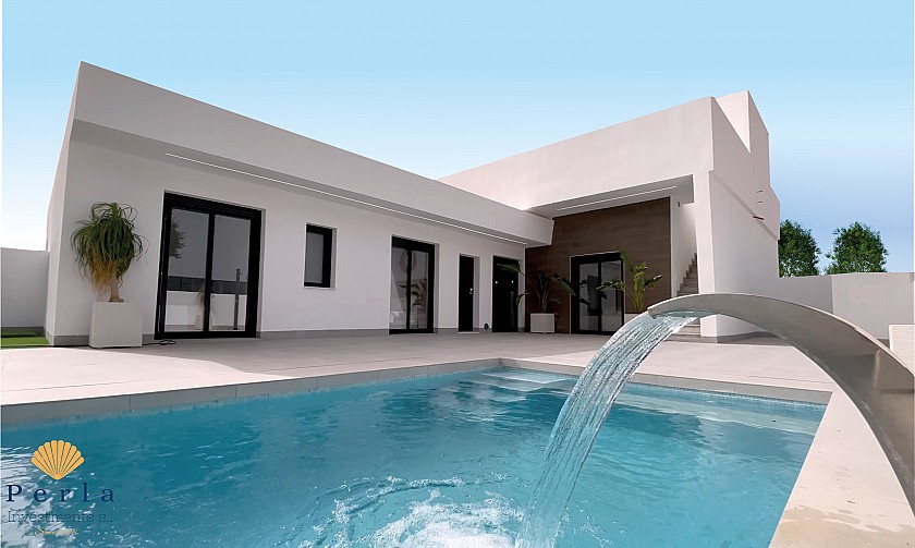 Beautiful semi-deteached villa with a private pool - Perla Investments