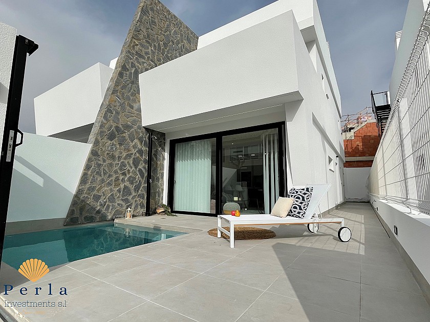 3 bedroom semi-detached villa close to beach - Perla Investments