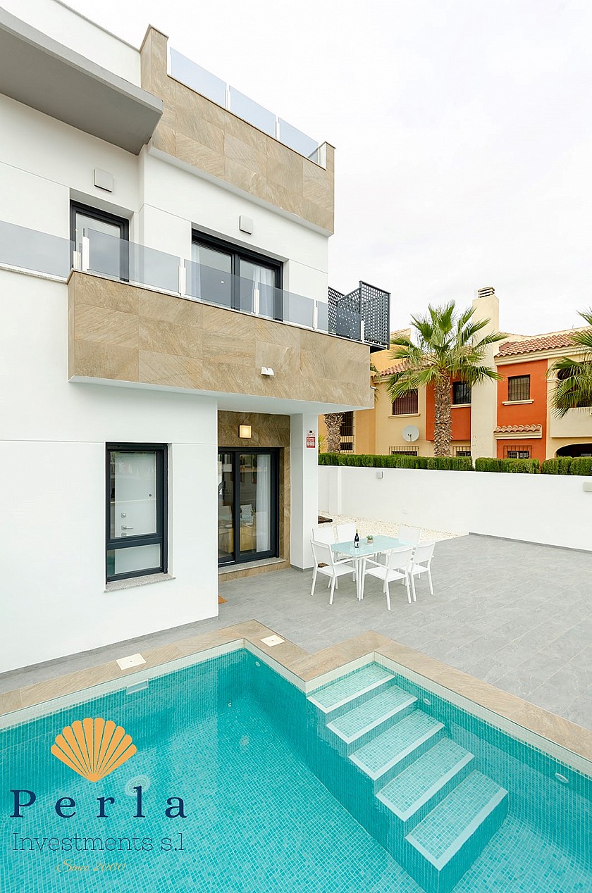 Magnificent Villa in Torrevieja - Perla Investments