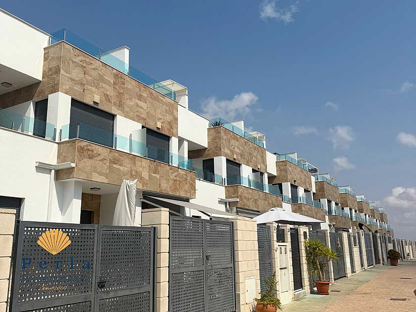 Elegant townhouse in the most sought-after area of Orihuela Costa - Perla Investments